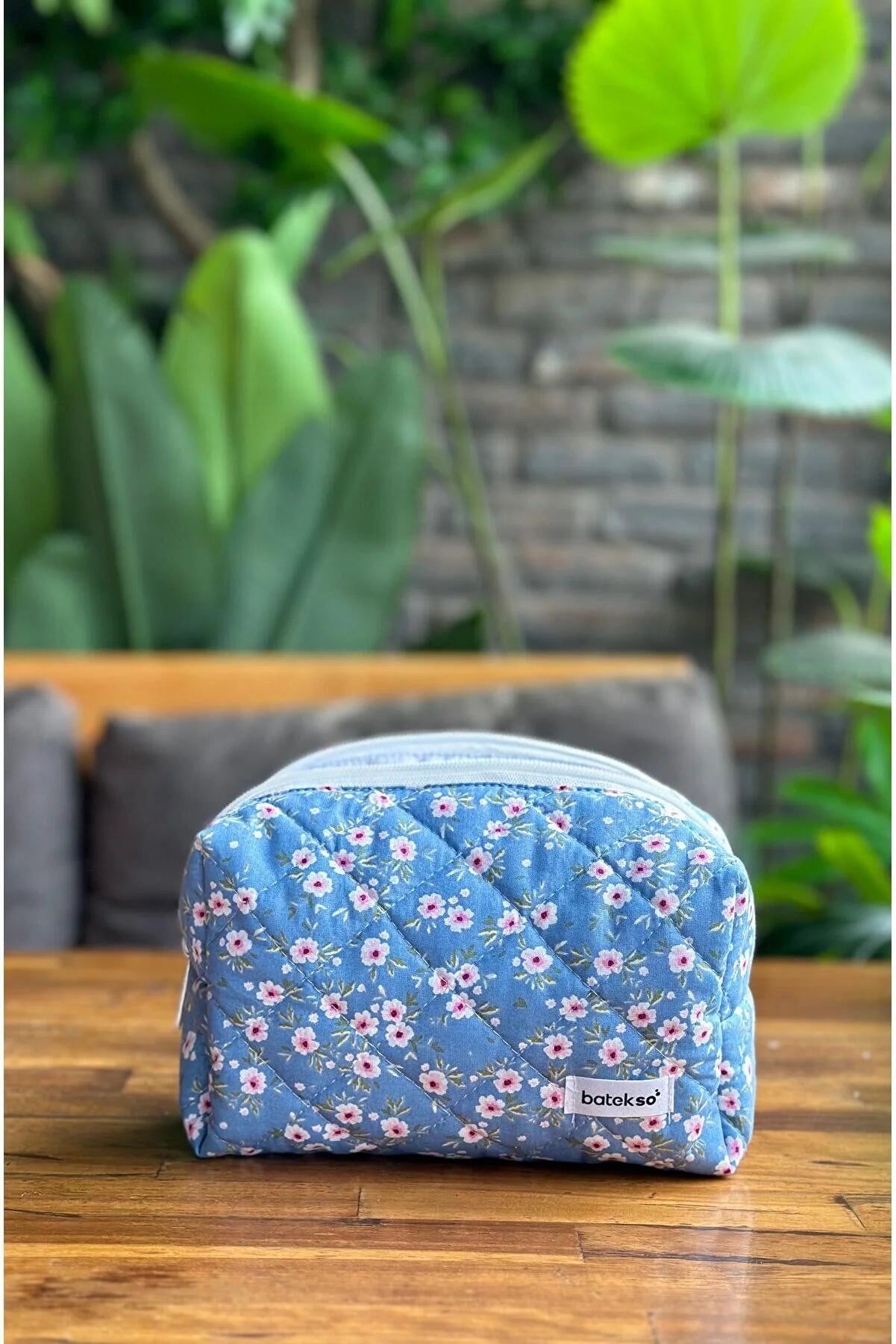 - Elderly dog ​​joint care mattressBatekso Blue and White Floral Pattern Makeup Bag